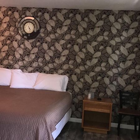 Seeker Motel Racine Bagian luar foto