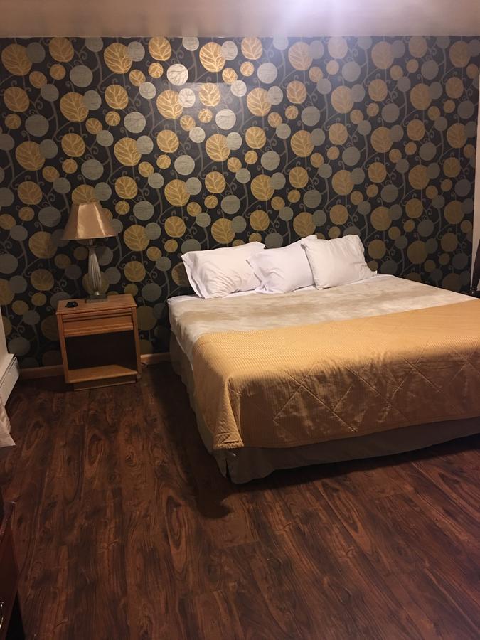 Seeker Motel Racine Bagian luar foto