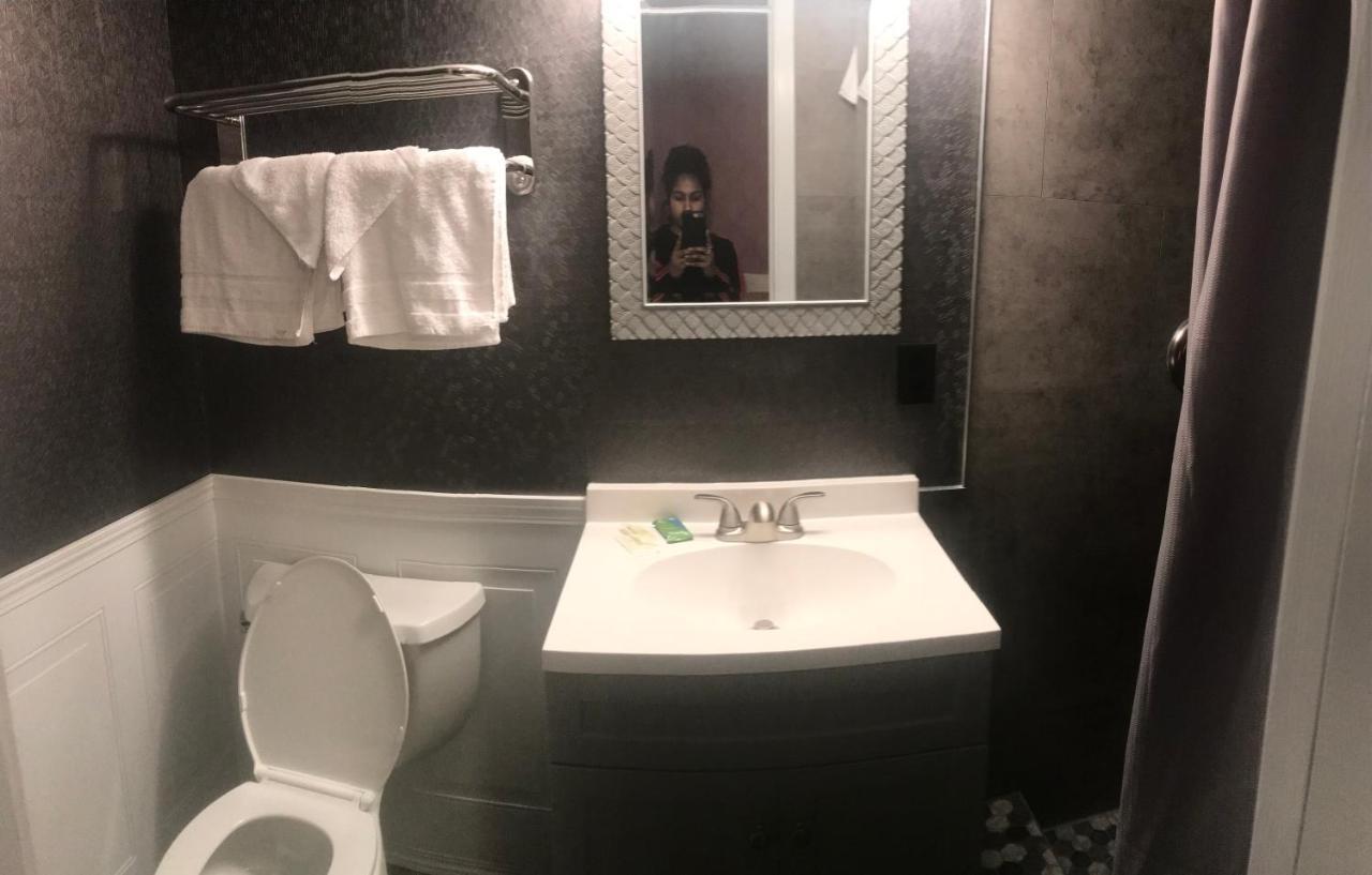 Seeker Motel Racine Bagian luar foto