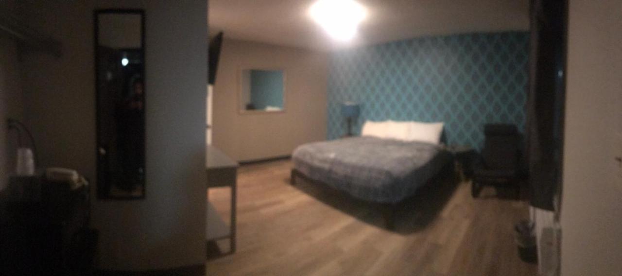 Seeker Motel Racine Bagian luar foto